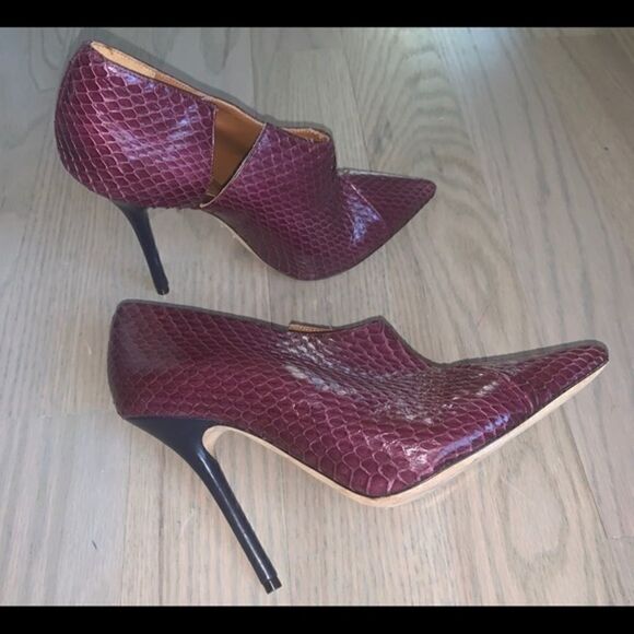 Malone Soulier Snakeskin Heels Wine Magenta - Picture 1 of 5